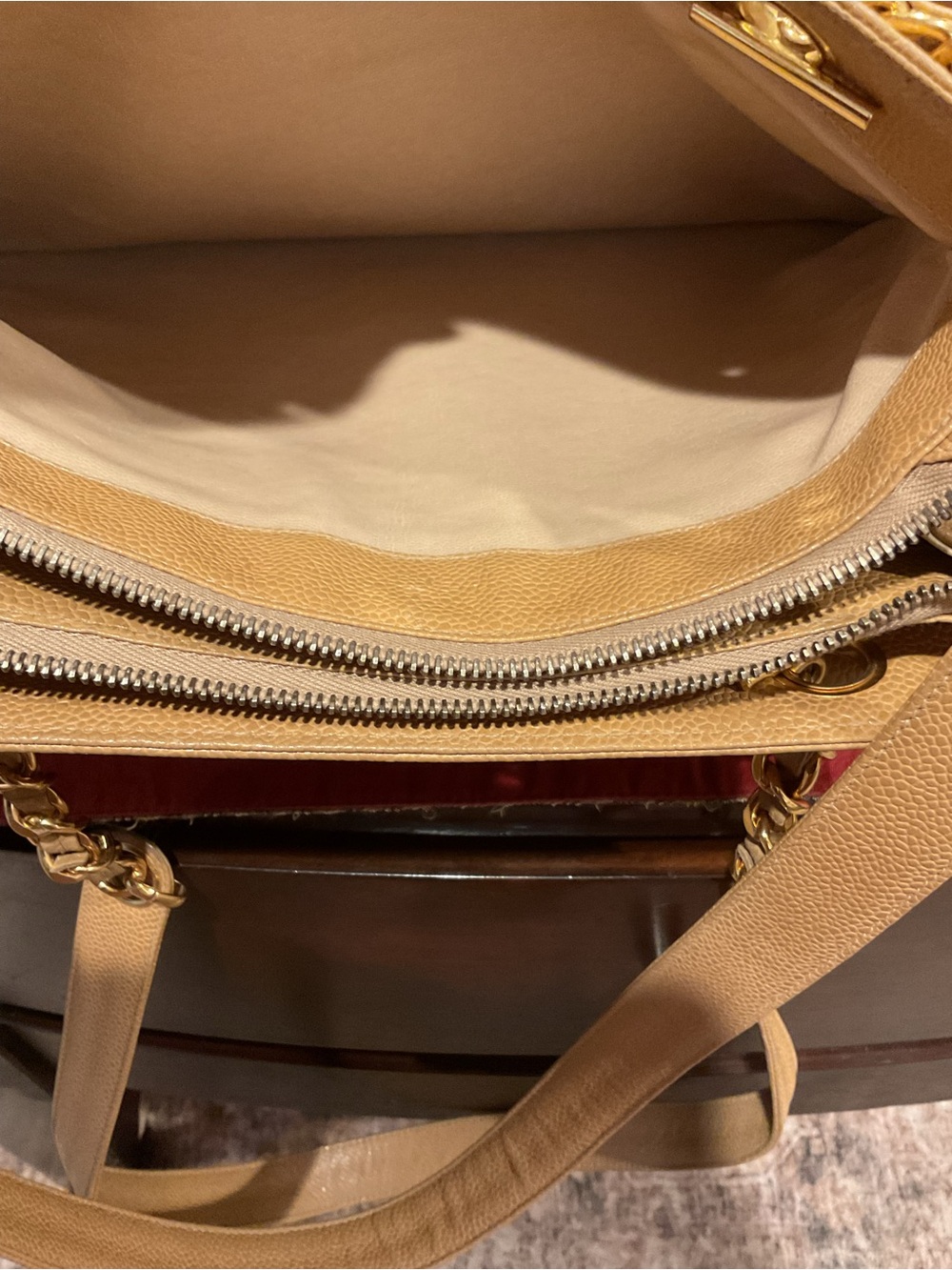 CHANEL Beige Leather Shoulder Bag with Gold Chain Detail - Picture 6 of 15